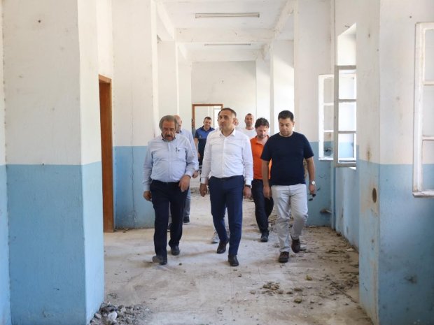 Kültür ve Turizm Bakanlığı Kütüphaneler ve Yayımlar Genel Müdürü Taner Beyoğlu, Belediye Başkanımız Mustafa Kenan Sarıtaş ile birlikte Eski Avanos Lisesinde incelemelerde bulundu.