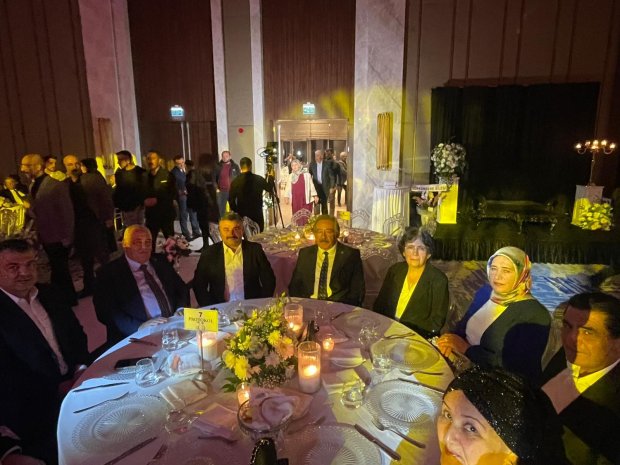 Belediye Başkanımız Sayın Mustafa Kenan Sarıtaş, kıymetli eşi Sayın Cahide Sarıtaş Hanımefendi ile birlikte, Göreme Belediye Başkanı Sayın Ömer Eren ve değerli eşi Sayın Aynur Eren Hanımefendi’nin oğulları Mert Eren’in düğün merasimine katıldı.