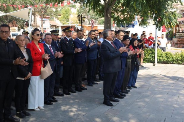 Şanlı tarihimize altın harflerle yazılan 30 Ağustos Zafer Bayramı'nın 103. yıl dönümü ilçemizde coşkuyla kutlandı.