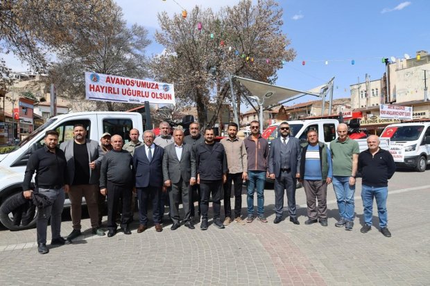 5 adet yeni damperli pikap, 1 adet kamyon, 1 adet yeni silindir ve 3 adet yeni çim biçme aracı