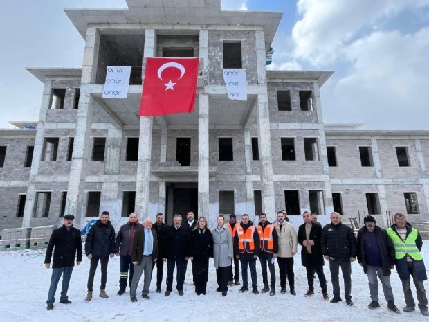 TBMM MHP Grup Başkanvekili ve Nevşehir Milletvekilimiz Sn. Prof. Dr. Filiz Kılıç ile Belediye Başkanımız Sn. Mustafa Kenan Sarıtaş, ilçemizde yapımı devam eden yeni hükümet konağı binasının inşaat ve şantiyesini ziyaret ettiler.