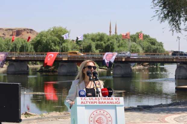 Ulaştırma ve Altyapı Bakanımız Sayın Abdulkadir Uraloğlu’nun katılımlarıyla kapsamlı şekilde restorasyonu tamamlanarak hizmete giren Tarihi Taş Köprümüzün resmi açılışı tören gerçekleştirildi.
