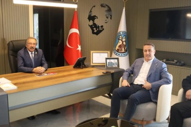 Dorak Holding Yönetim Kurulu Başkanı Ahmet Serdar Körükçü Belediye Başkanımız Mustafa Kenan Sarıtaş'ı Ziyaret Etti.