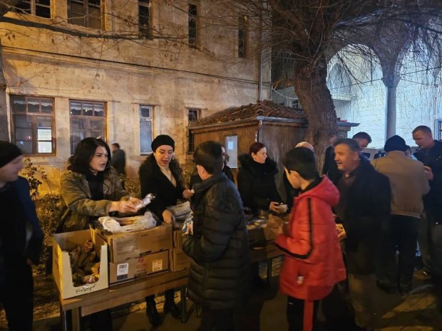 Miraç Kandili dolayısıyla vatandaşlarımıza helva ikram edildi.