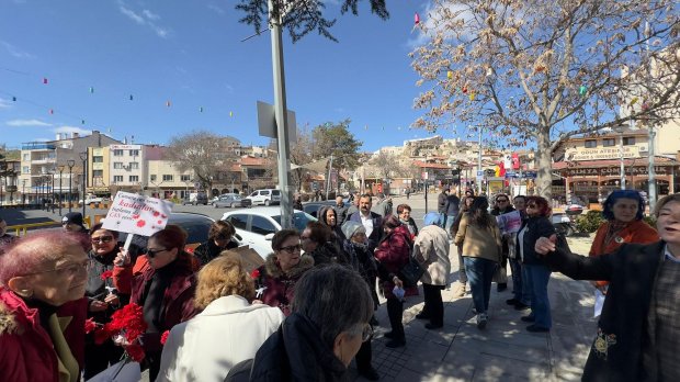 8 MART DÜNYA KADINLAR GÜNÜ KUTLANDI