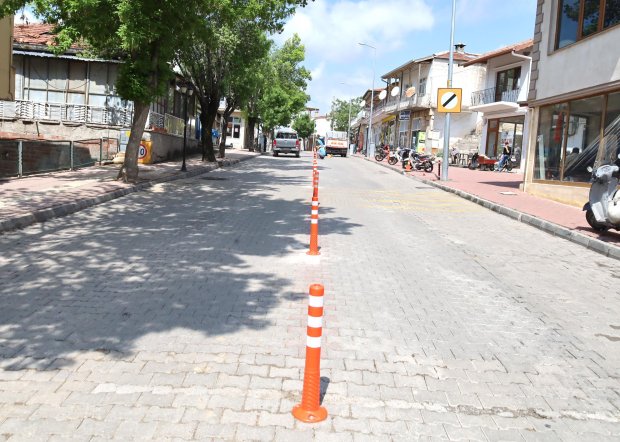 Fen işleri müdürlüğü ekiplerimiz, ilçemizin bir çok noktasında çalışmalarını aralıksız sürdürüyor.