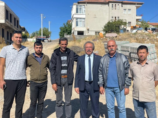 Belediye Başkanımız Sayın Mustafa Kenan Sarıtaş Yukarı Mahalle’de 137, 145 ve 146. sokaklarda yürütülen kilit parke çalışmalarını inceledi.