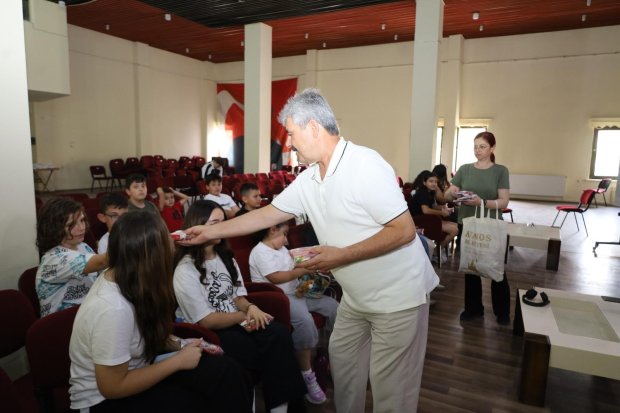 ÇOCUKLARIMIZIN SANATLA BULUŞMASINA DESTEK OLUYORUZ