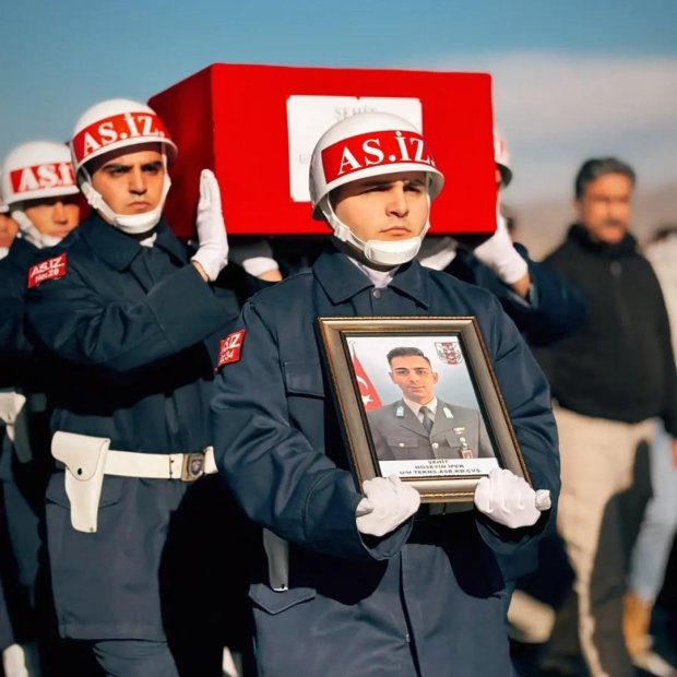 Belediye Başkanımız Mustafa Kenan Sarıtaş, Şehit olan Nevşehirli hemşehrimiz Astsubay Kıdemli Çavuş Hüseyin İpek 'in cenaze törenine katıldı.