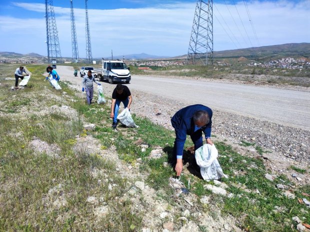 Belediye Başkanımız Hafriyat Alanı Mevkiindeki Saha Temizlik Çalışmalarına İştirak Etti