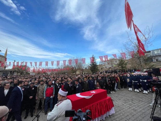 Belediye Başkanımız Mustafa Kenan Sarıtaş, Şehit olan Nevşehirli hemşehrimiz Astsubay Kıdemli Çavuş Hüseyin İpek 'in cenaze törenine katıldı.