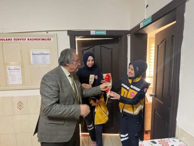 Belediye Başkanımız Sayın Mustafa Kenan Sarıtaş, 14 Mart Tıp Bayramı Dolayısıyla Sağlık Çalışanlarını Ziyaret Etti.