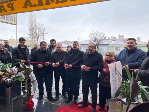 Belediye Başkanımız Sayın Mustafa Kenan Sarıtaş yeni yerinde hizmete giren Damla Pastanesi'nin açılışını gerçekleştirdi.