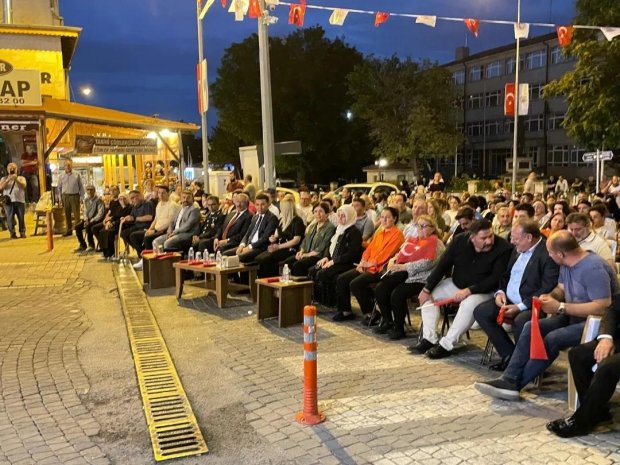 15 Temmuz Demokrasi ve Milli Birlik Günü anma programı Cumhuriyet Meydanında büyük bir coşkuyla gerçekleştirildi.