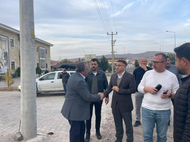 Belediye Başkanımız Sayın Mustafa Kenan Sarıtaş, Nevşehir Vali Yardımcısı ve İl Özel İdaresi Genel Sekreteri Sayın Hüseyin Çam ile Avanos–Çavuşin güzergahında yapımı devam eden bisiklet yolu ve parkuru çalışmalarını sahada inceledi.