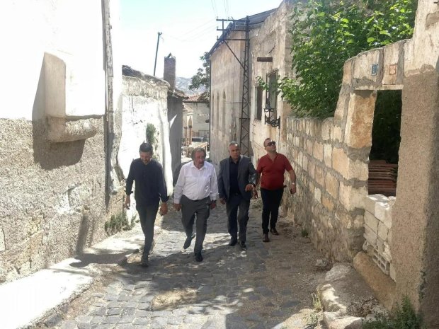 Belediye Başkanımız Mustafa Kenan Sarıtaş Çarşı esnaflarını ziyaret edip hayırlı işler diledi sohbet etti.