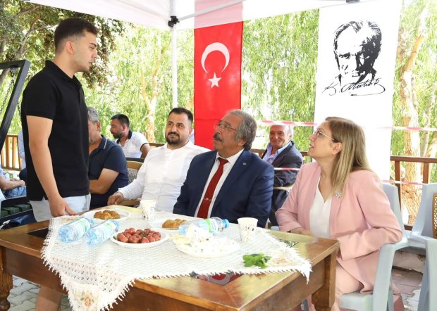 Nevşehir Milletvekilimiz Sn. Prof. Dr. Filiz Kılıç ve Belediye Başkanımızın Ev Sahipliğinde Bayramlaşma Gerçekleştirildi