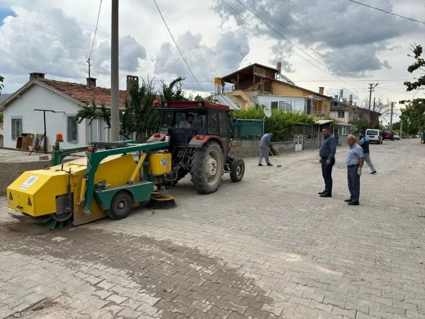 İlçemiz Genelinde Yol, Kaldırım ve Temizlik Çalışmaları Devam Ediyor