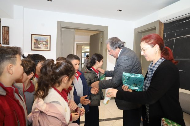 Alaeddin İlköğretim Okulu öğrencileri, Belediye Başkanımız Sn. Mustafa Kenan Sarıtaş’ı ziyaret ettiler.