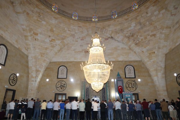 15 TEMMUZ DEMOKRASİ VE MİLLÎ BİRLİK GÜNÜ'NDE AZİZ ŞEHİTLERİMİZ DUALARLA YÂD EDİLDİ