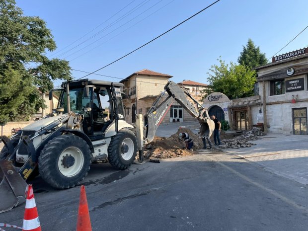 Artan hava sıcaklıklarıyla birlikte yükselen su ihtiyacını karşılamak amacıyla ekiplerimiz yoğun şekilde çalışıyor.