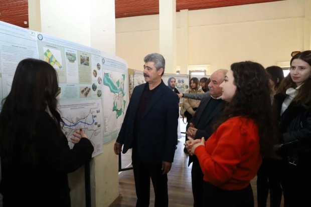 Gazi Üniversitesi Şehir ve Bölge Planlama Bölümü öğrencilerinin tasarım olarak 2040 yılı için Avanos’u planlama çalışmalarını içeren serginin açılışı yapıldı.