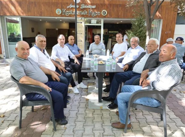 Belediye Başkanımız Mustafa Kenan Sarıtaş eski Avanos Kaymakamı şuan Bayburt Valisi Sn. Mustafa Eldivan'ı Belediye Sosyal Tesisinde misafir etti.