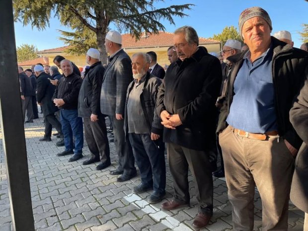 Belediye Başkanımız, Avanos Altın Tuğla Fabrikası Sahibi Hayırsever İş İnsanı Hacı Ahmet Aykaç’ın cenaze merasimine katıldı.