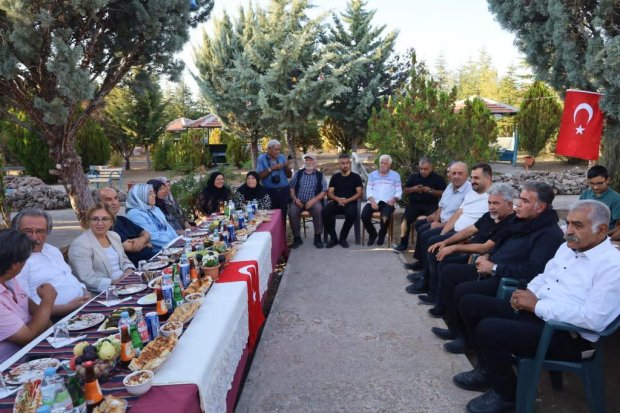 TBMM MHP Grup Başkanvekili ve Nevşehir Milletvekilimiz Sayın Prof. Dr. Filiz Kılıç, Belediye Başkanımız Sayın Mustafa Kenan Sarıtaş, MHP heyeti ile birlikte Karacauşağı Köyü, Kalaba Belediyesi ve Sarılar Köyü’ne ziyarette bulunuldu.