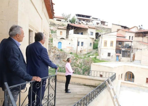 Belediye Başkanımız Mustafa Kenan Sarıtaş, eski yurt binasında incelemeler yaptı.