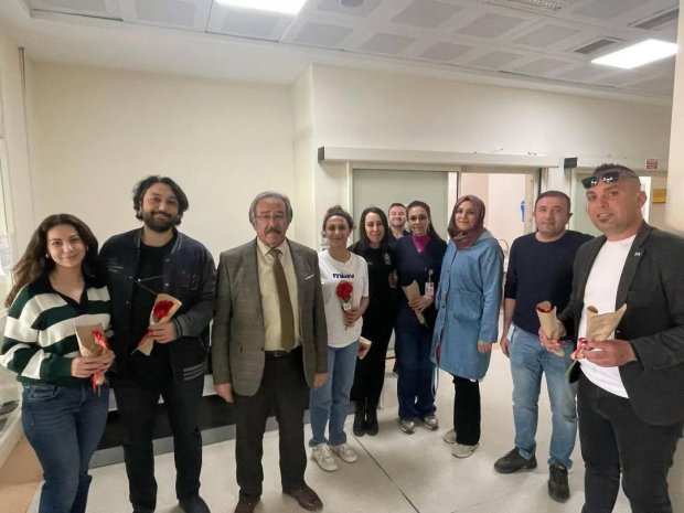Belediye Başkanımız Sayın Mustafa Kenan Sarıtaş, 14 Mart Tıp Bayramı Dolayısıyla Sağlık Çalışanlarını Ziyaret Etti.
