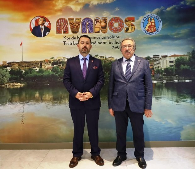 Birleşmiş Milletler (BM) Diplomatik Misyon Barış ve Refah Teşkilatı (DMPP) Fahri Büyükelçisi, hemşehrimiz Sn. Orçun Karakaya, Belediye Başkanımız Sn. Mustafa Kenan Sarıtaş'ı makamında ziyaret etti.