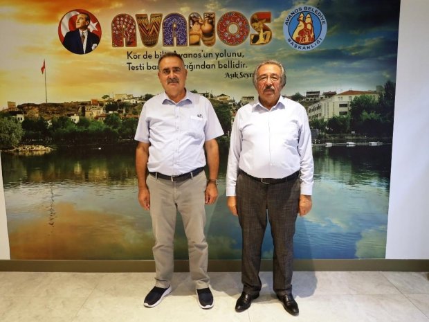 Özkonak Yavuz Selim Lisesi Emekli Müdürü Mustafa Ertürk Belediye Başkanımız Mustafa Kenan Sarıtaş'ı makamında ziyaret etti.