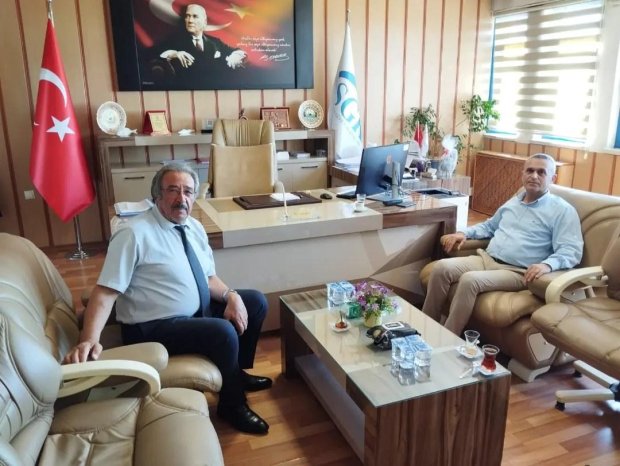 Belediye Başkanımız Mustafa Kenan Sarıtaş, Sosyal Güvenlik Kurumu (SGK) Nevşehir İl Müdürü Mehmet Baltacı'yı makamında ziyaret etti.