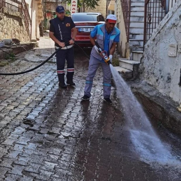 İklim Değişikliği ve Sıfır Atık Müdürlüğü ekiplerimiz Çarşı merkezinde Kurban Bayramı öncesi yıkama çalışması gerçekleştirdi.
