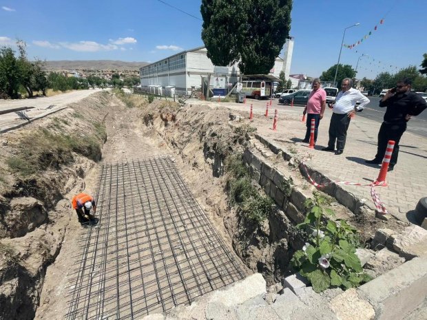 Belediye Başkanımız Sayın Mustafa Kenan Sarıtaş, belediyemiz tarafından ilçe genelinde sürdürülen altyapı ve üstyapı çalışmalarını yerinde inceleyerek denetimlerde bulundu.
