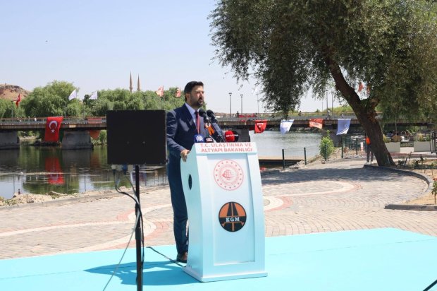 Ulaştırma ve Altyapı Bakanımız Sayın Abdulkadir Uraloğlu’nun katılımlarıyla kapsamlı şekilde restorasyonu tamamlanarak hizmete giren Tarihi Taş Köprümüzün resmi açılışı tören gerçekleştirildi.