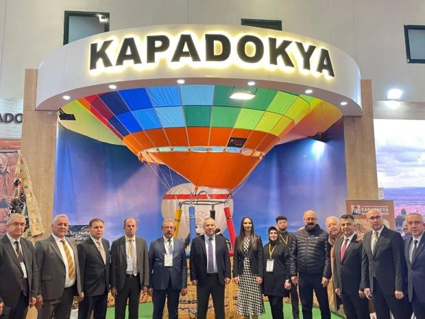 Nevşehir Valimiz Sayın Ali Fidan, EMITT 2025 Turizm Fuarında Avanos Standını Ziyaret Etti.