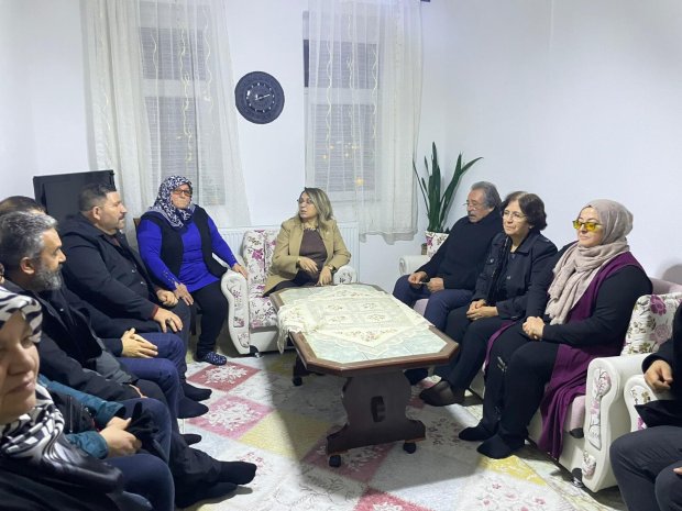 TBMM MHP Grup Başkan Vekili ve Nevşehir Milletvekilimiz Sayın Prof. Dr. Filiz Kılıç, Belediye Başkanımız Sayın Mustafa Kenan Sarıtaş ve MHP Parti Teşkilatı, MHP Avanos Kadın Kolları Başkanı Sayın Ayşe Azizoğlu’nu evinde ziyaret ettiler.