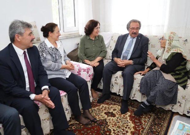 Başkanımız Anneler Günü Münasebetiyle Fedakar Annelerimizi Evlerinde Ziyaret Etti