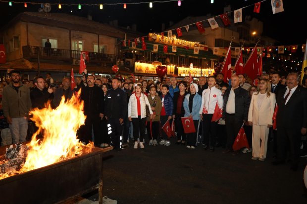 29 Ekim Cumhuriyet Bayramı kutlamaları kapsamında, Fener Alayı ve Kortej Yürüyüşü Gerçekleştirildi