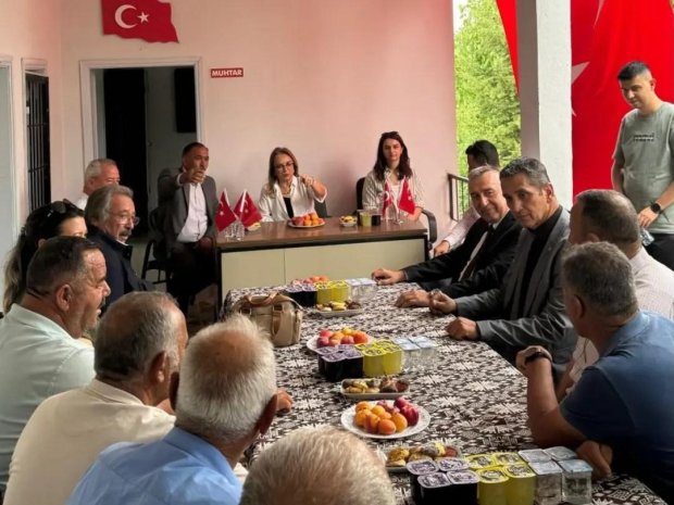 MHP Nevşehir Milletvekilimiz Prof. Dr. Filiz Kılıç hanımefendi ve beraberlerindeki heyetle Gülşehir Yeşilöz (Cemel) köyümüzde vatandaşlarımızla bir araya geldik.