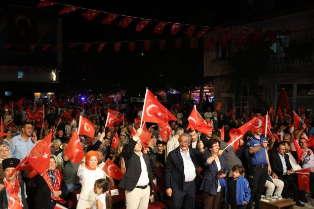 15 TEMMUZ DEMOKRASİ VE MİLLÎ BİRLİK GÜNÜ, İLÇEMİZDE BÜYÜK BİR COŞKU VE ANLAM YÜKLÜ BİR PROGRAMLA ANILDI