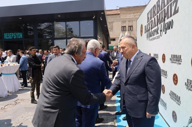 Belediye Başkanımız Sayın Mustafa Kenan Sarıtaş, Nevşehir Vilayetler Evi'nde gerçekleştirilen il protokol bayramlaşmasına katıldı.