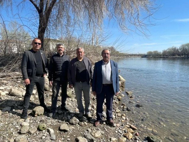 Kazların kuluçka dönemi öncesinde ada da temizlik ve yuva yapım çalışmaları başlatıldı