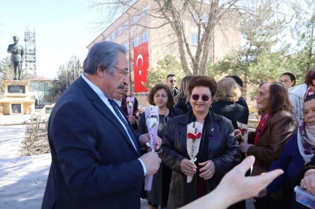 Belediye Başkanımız Sn. Mustafa Kenan Sarıtaş, 8 Mart Dünya Kadınlar Gününde Atatürkçü Düşünce Derneği Avanos Şubesi tarafından düzenlenen törene katıldı.
