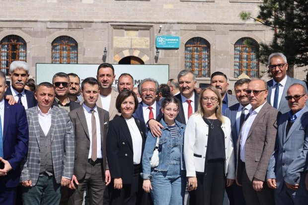 Belediye Başkanımız Sayın Mustafa Kenan Sarıtaş, Nevşehir Vilayetler Evi'nde gerçekleştirilen il protokolü bayramlaşma programına katıldı.