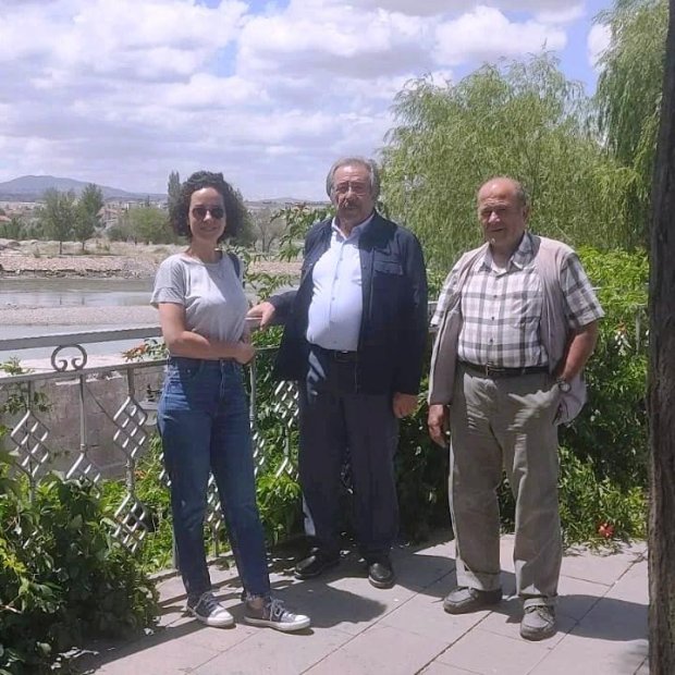 Belediye Başkanımız, tarihi taş köprümüzde devam eden restorasyon çalışmalarını kontrol edip vatandaşlarımızla sohbet etti.
