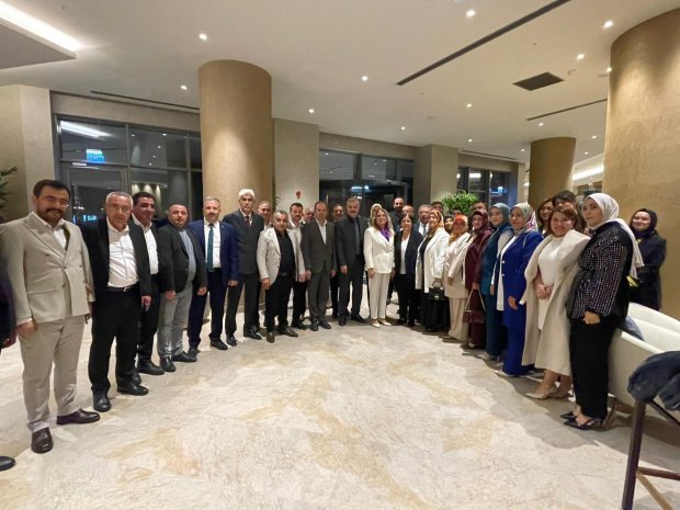 Belediye Başkanımız Sayın Mustafa Kenan Sarıtaş, kıymetli eşi Sayın Cahide Sarıtaş Hanımefendi ile birlikte, Göreme Belediye Başkanı Sayın Ömer Eren ve değerli eşi Sayın Aynur Eren Hanımefendi’nin oğulları Mert Eren’in düğün merasimine katıldı.