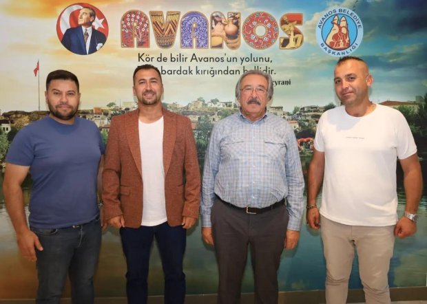 Avanoslu Turist Rehberi Aytunç Değirmenci Belediye Başkanımız Mustafa Kenan Sarıtaş'ı makamında ziyaret ettiler.